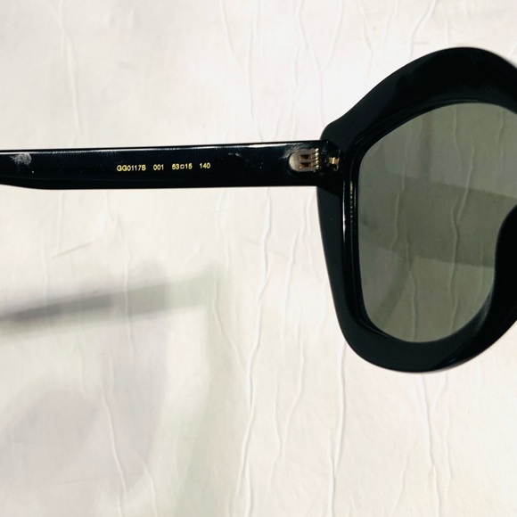 Gucci sunglasses large black frame black lenses green velvet case green pouch - Picture 9 of 12